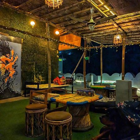 Hobbit House Hostel Rishīkesh Exterior foto