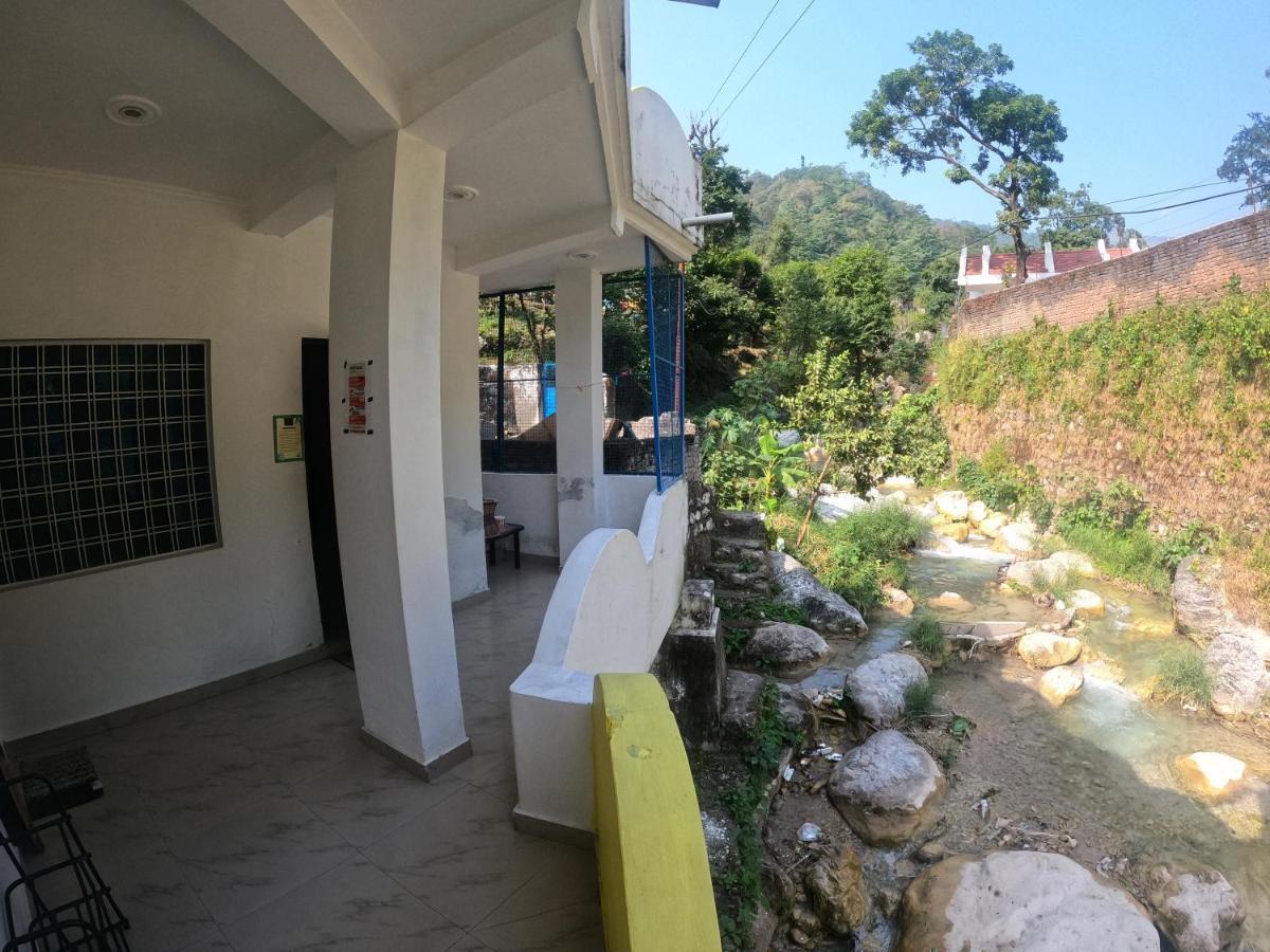 Hobbit House Hostel Rishīkesh Exterior foto