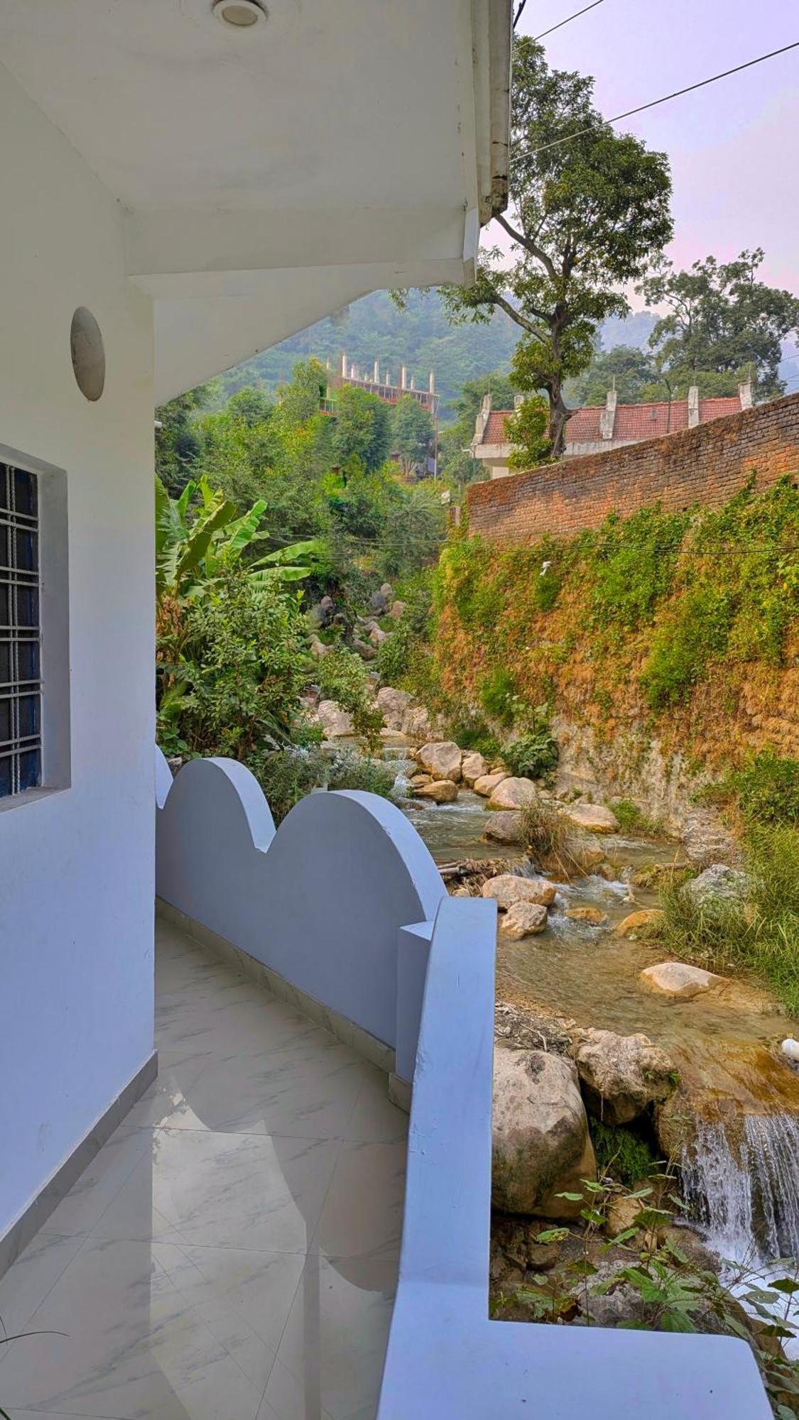 Hobbit House Hostel Rishīkesh Exterior foto