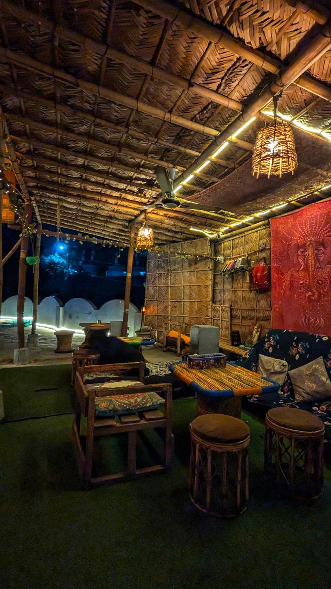 Hobbit House Hostel Rishīkesh Exterior foto
